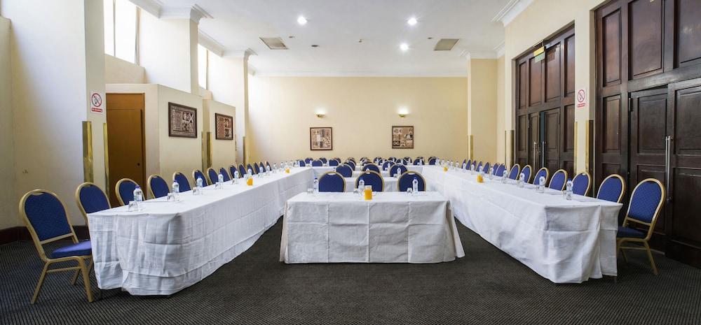 New Ambassador Hotel Harare Exterior photo