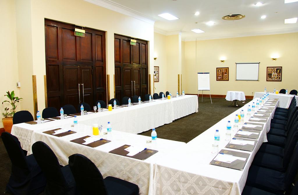 New Ambassador Hotel Harare Exterior photo